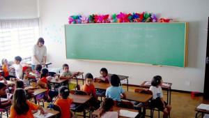 Увеличават с 10 учителските заплати