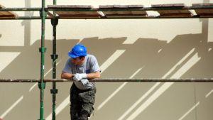 Строителството се съживява