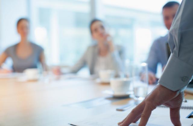 Броят на наетите лица се е увеличил с 2% през 2016 г.