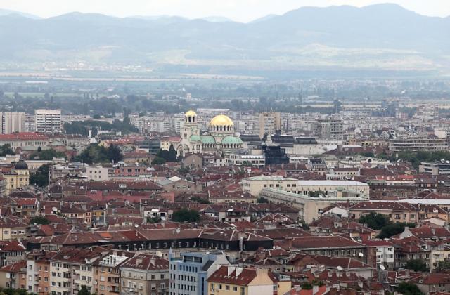 Продажбите на имоти в страната замряха, само в София с ръст