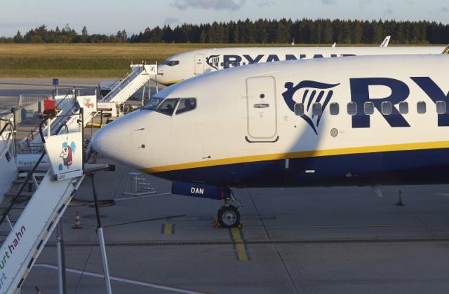 Ryanair слага край на безплатния ръчен багаж