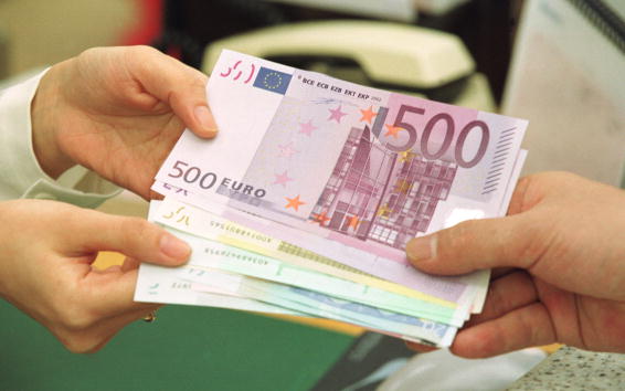 17 банки спират да емитират банкнотите от 500 евро
