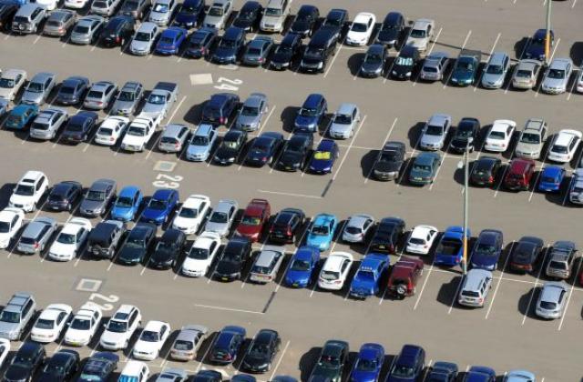 Спад на продажбите на автомобили в ЕС за пети пореден месец