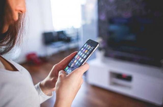 Китайските онлайн търговци намалиха цените на iPhone за втори път