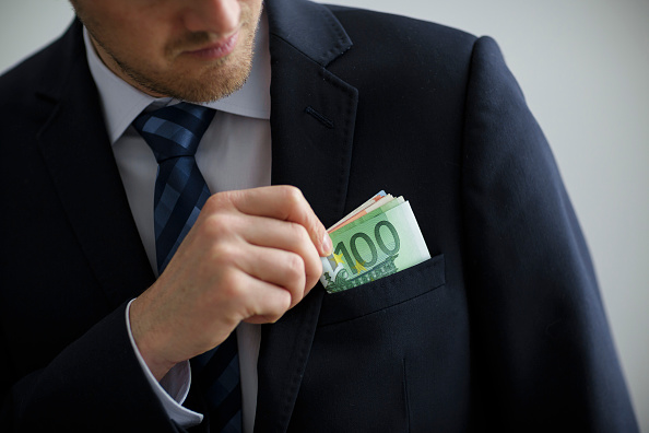  5000 банкери в Европейски Съюз с годишен приход над 1 млн. евро 