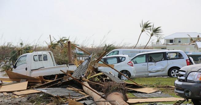 Ураганът Дориан, който опустоши Бахамските острови, преди да се насочи