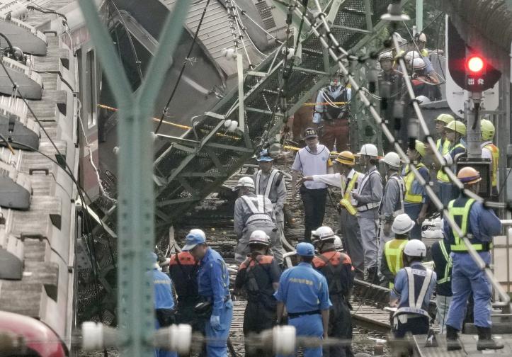 япония влак инцидент камион