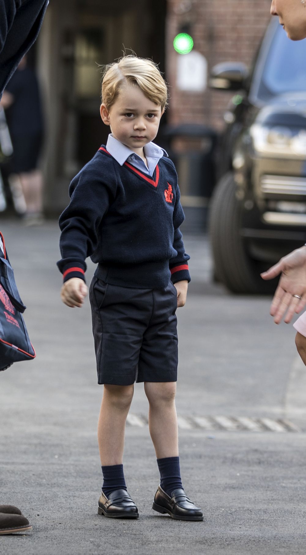 Принц Джордж отива на училище