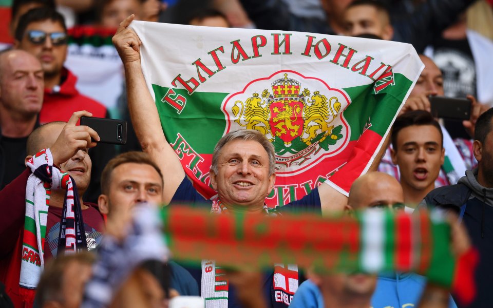 Българските фенове тръпнат в очакване на битката на "лъвовете" с