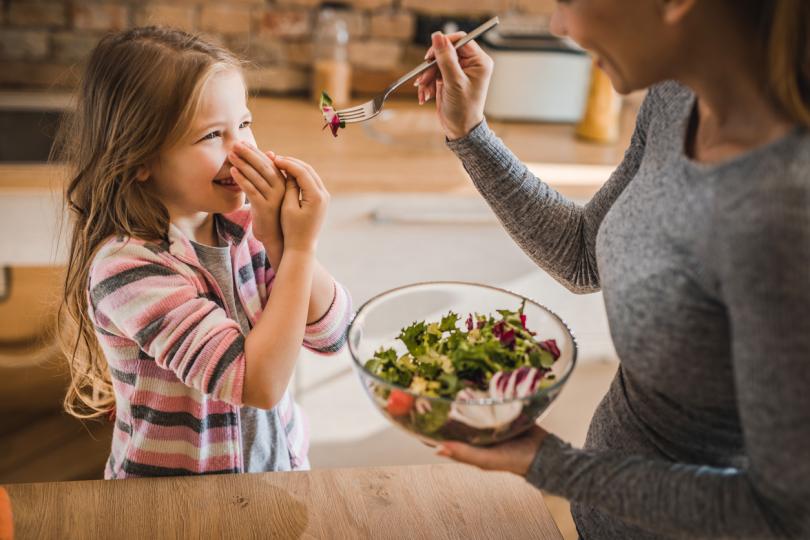 10 правила за хранене, по които френските родители възпитават децата си