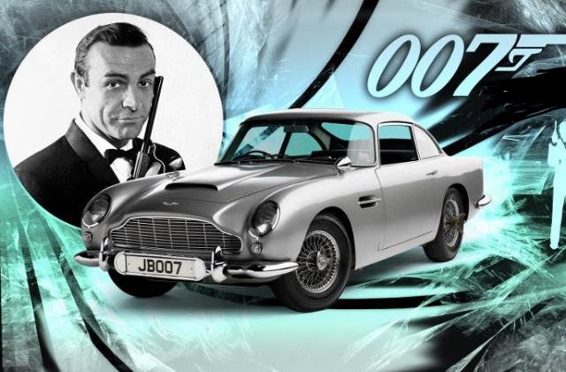 Умален модел на Aston Martin DB5-емблематичния автомобил на на Джеймс Бонд безспорно е сред най-забележителните експонати.