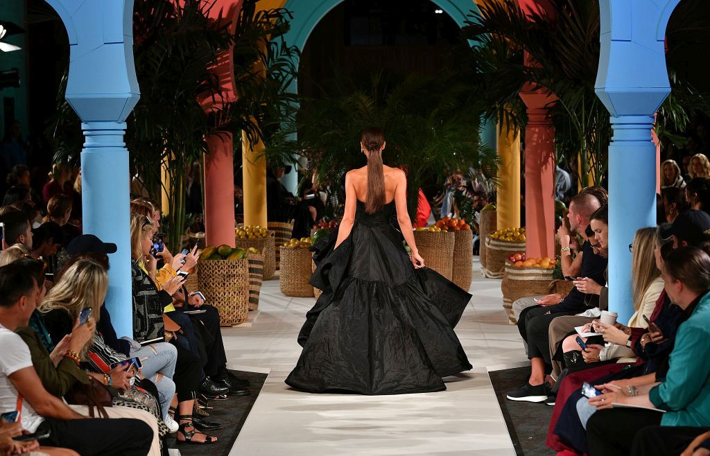 Ирина Шейк в рокля на Оскар де ла Рента