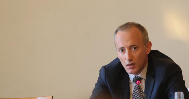 Министърът на образованието Красимир Вълчев беше изслушан в ресорната парламентарна