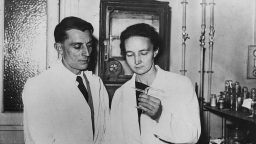  <p>&lt </div>

</article>
<style>
.youtube{
  width:100%;height:500px;
}
@media only screen and (max-width: 600px) {
.youtube {
    height:250px;
  }
}
</style>
<div style=