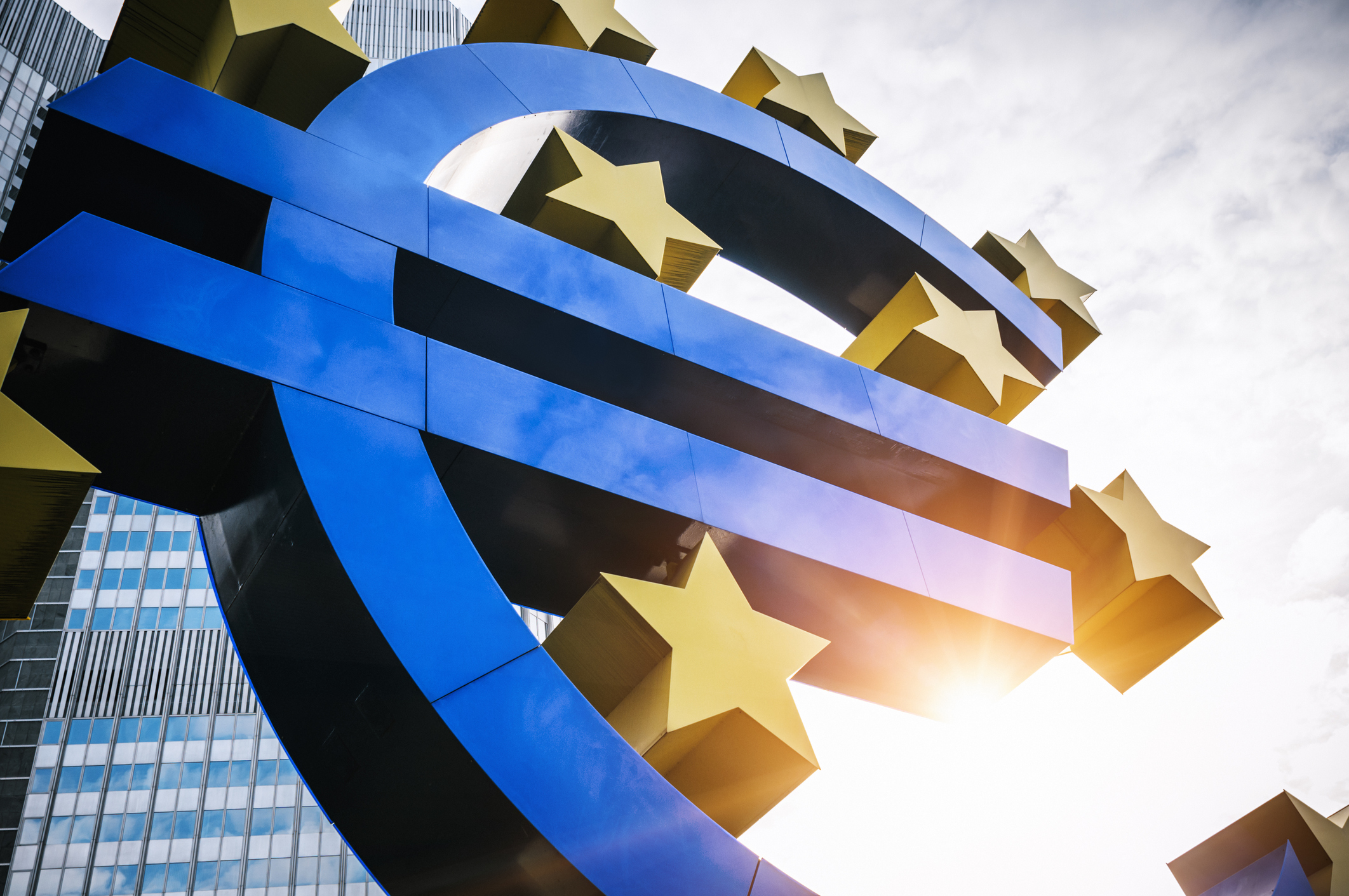 Шефът на ЕЦБ отбеляза, че продължаващата глобална несигурност се отразява негативно на производството
