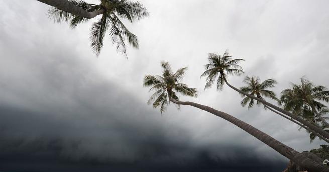 Тропическа депресия близо до Бахамските острови прерасна в тропическа буря