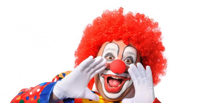 Новозеландец който взел клоун за подкрепа когато са му съобщавали