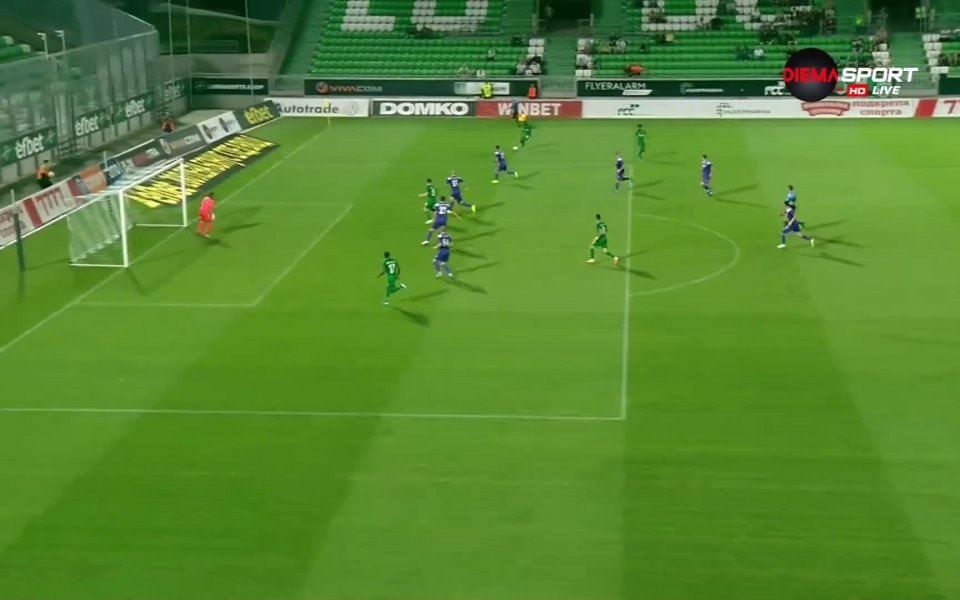 В 31-ата минута беше отменен гол на Лудогорец заради засада.