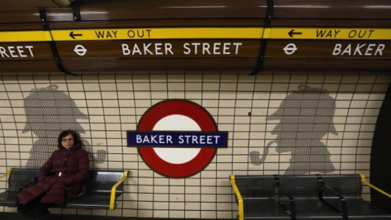 Лондон метро годишнина кралица Елизабет II спирка влак