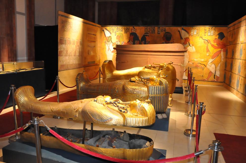 Изложбата- "Тутанкамон - една недовършена любовна история" ще остане в Бургас до 30 септември.