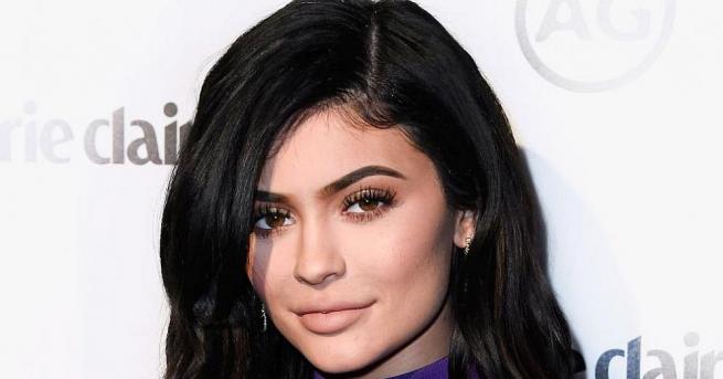 22 годишната милиардерка Кайли Дженър проговори за сексуалния си живот с