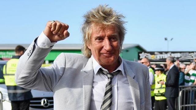 Род Стюарт обвинен, че е ударил охранител на Нова Година 