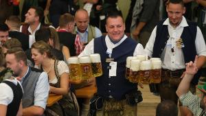 Прочутият бирен фестивал в Мюнхен Октоберфест се завръща след