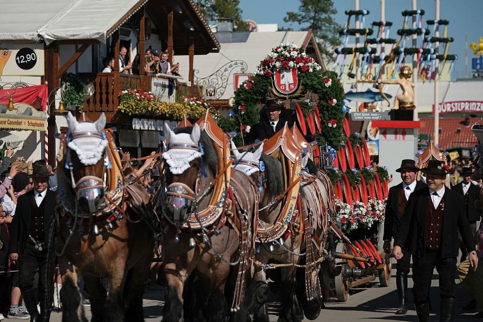 Осем души бяха ранени, когато две влакови вагончета се сблъскаха