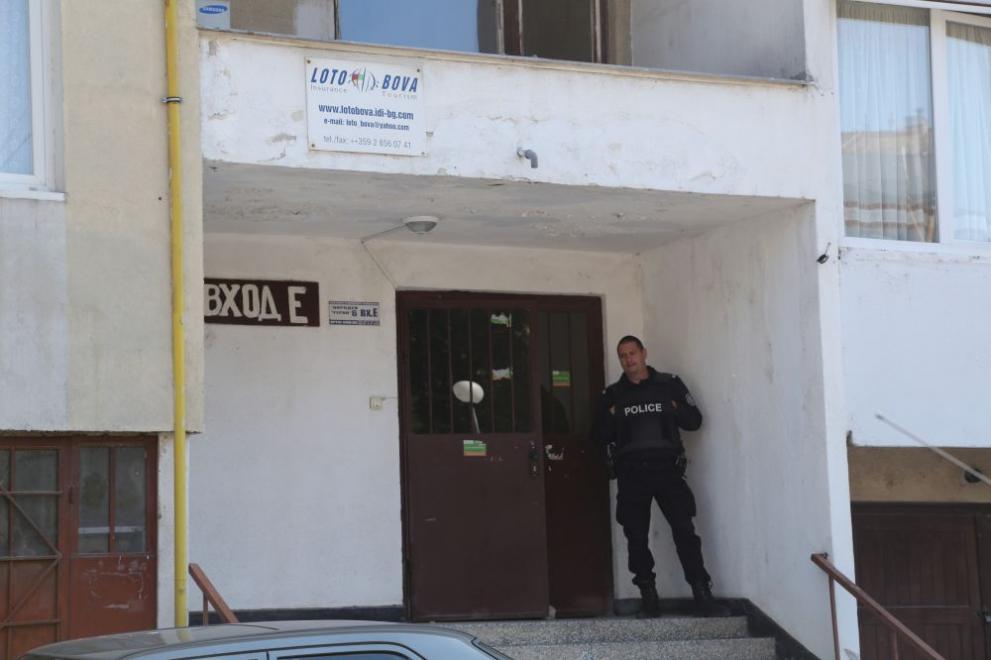 Специализирана полицейска операция на СДВР се провежда в бежанския център