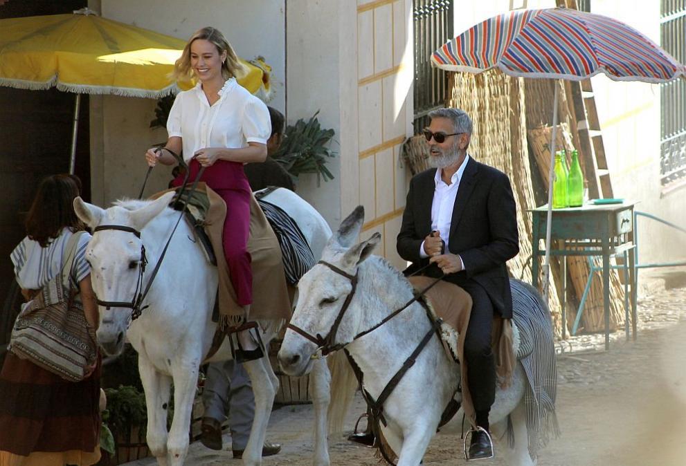 Джордж Клуни на муле