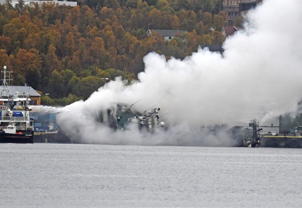 Руски транспортен съд изгоря в Норвегия 