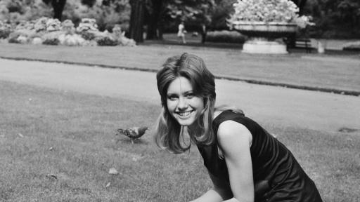  Оливия Нютън-Джон 