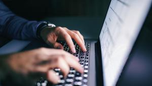 Разследват кражба на компютри за добив на криптовалута в Пернишко съобщиха