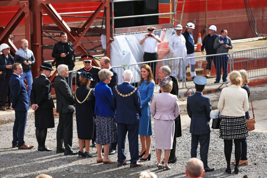 Хората се срещнаха с кралските особи