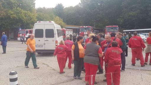  <p>Евакуират детски градини и учебни заведения поради "Дунарит"</p> 