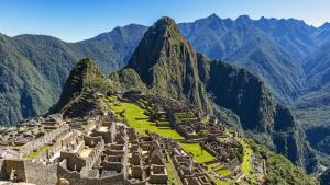Перу затвори прочутия си туристически обект Мачу Пикчу на фона