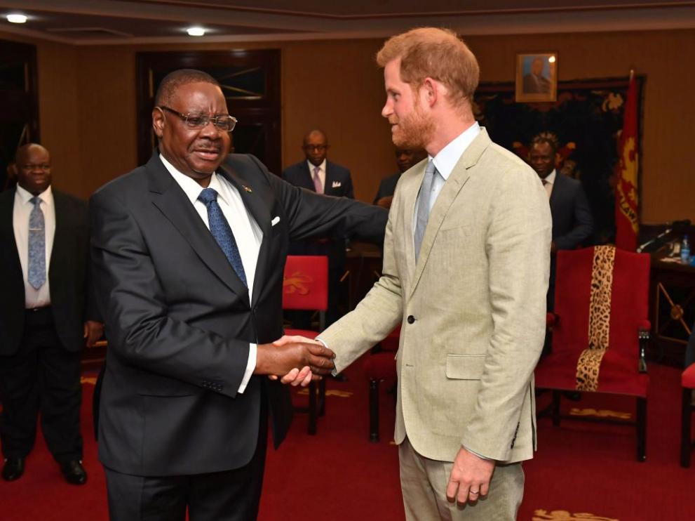Принц Хари в се срещна с президента на Малави Питър Мутарика