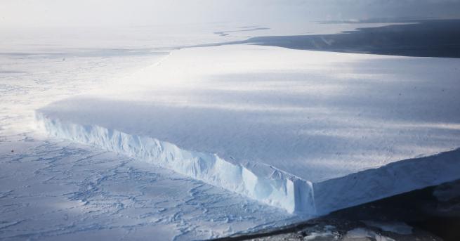 Свят Огромен айсберг се откъсна от Антарктика 315 милиарда тона