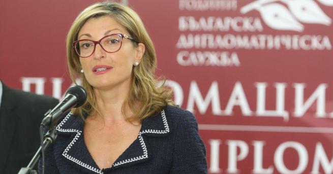 България Захариева за Сидеров: Абсурдно и недопустимо Външният министър на