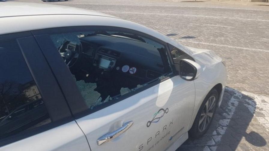  Компания за споделени ел. коли се оплака от офанзиви 