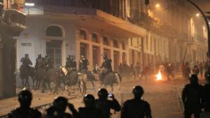 Еквадорският президент Гилермо Ласо обяви вчера извънредно положение в три