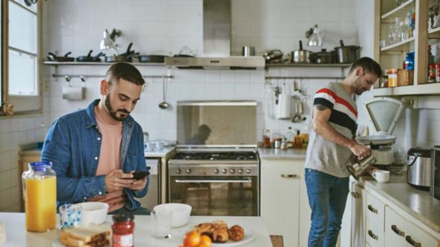 Руснак, който заведе дело срещу Apple, защото го направила гей, оттегли иска си