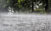  Поройни дъждове наводниха улици и дворове в Хитрино 