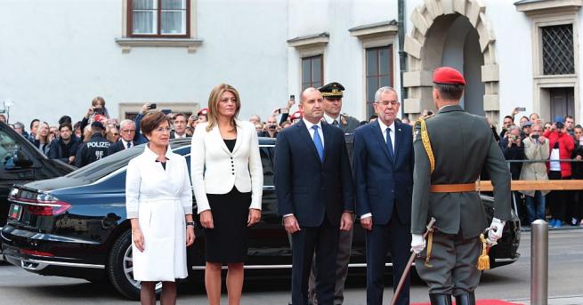 Започна официалната част от посещението на президента на България Румен