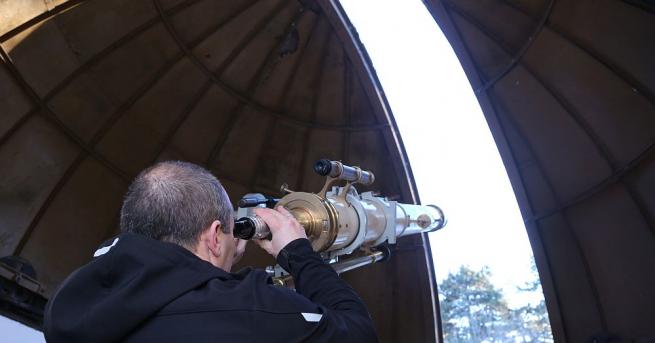Днес от 16 00 до 22 00 ч Астрономическата обсерватория на Софийския