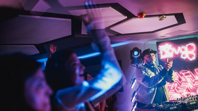 Roger Sanchez празнува 15 г. радиошоу Release Yourself на живо в Радио NOVA (СНИМКИ)