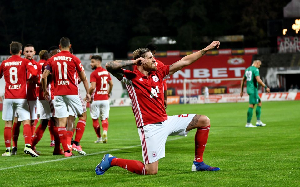 Купуването на нов автобус за първия отбор не било приоритет