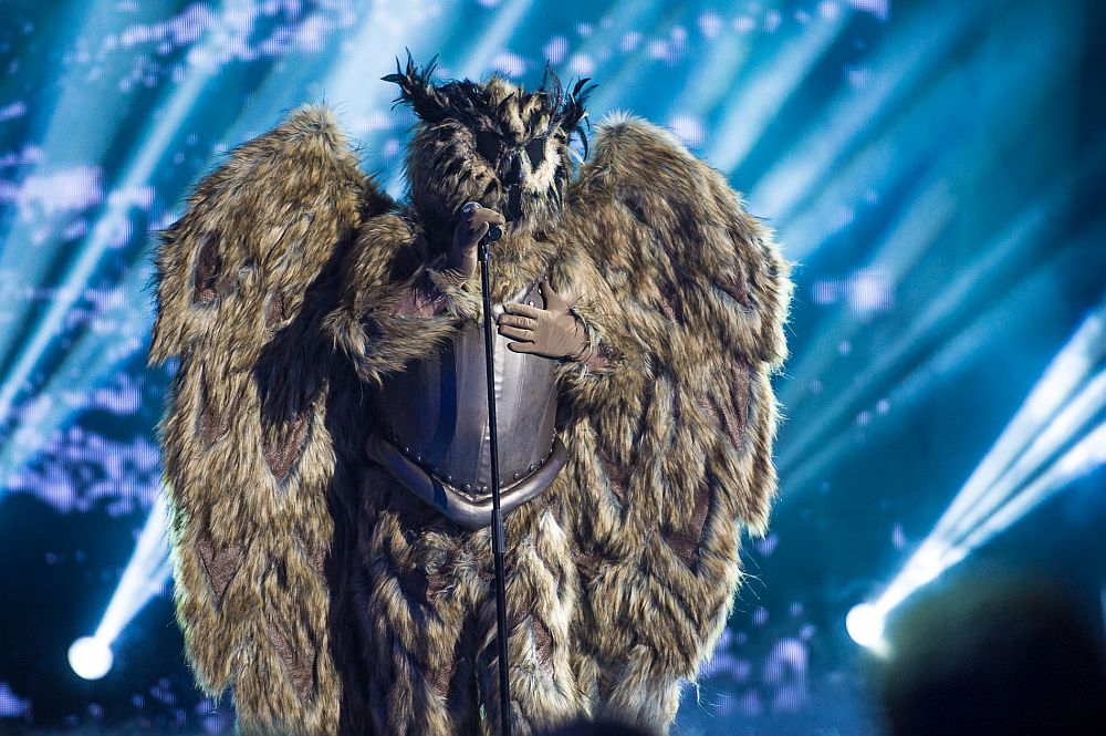 Маскираният певец