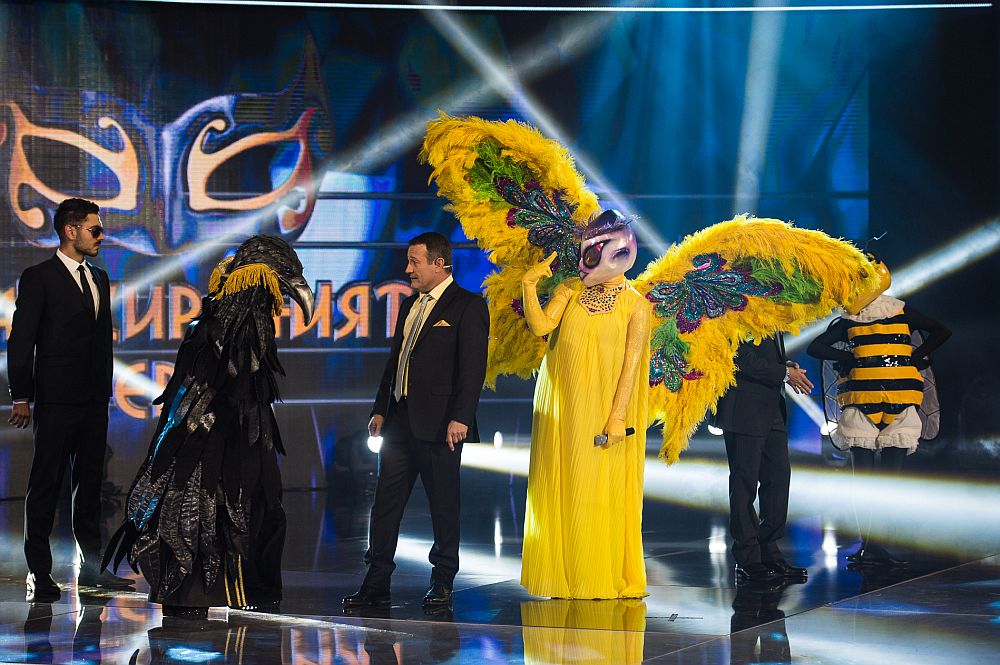 Маскираният певец