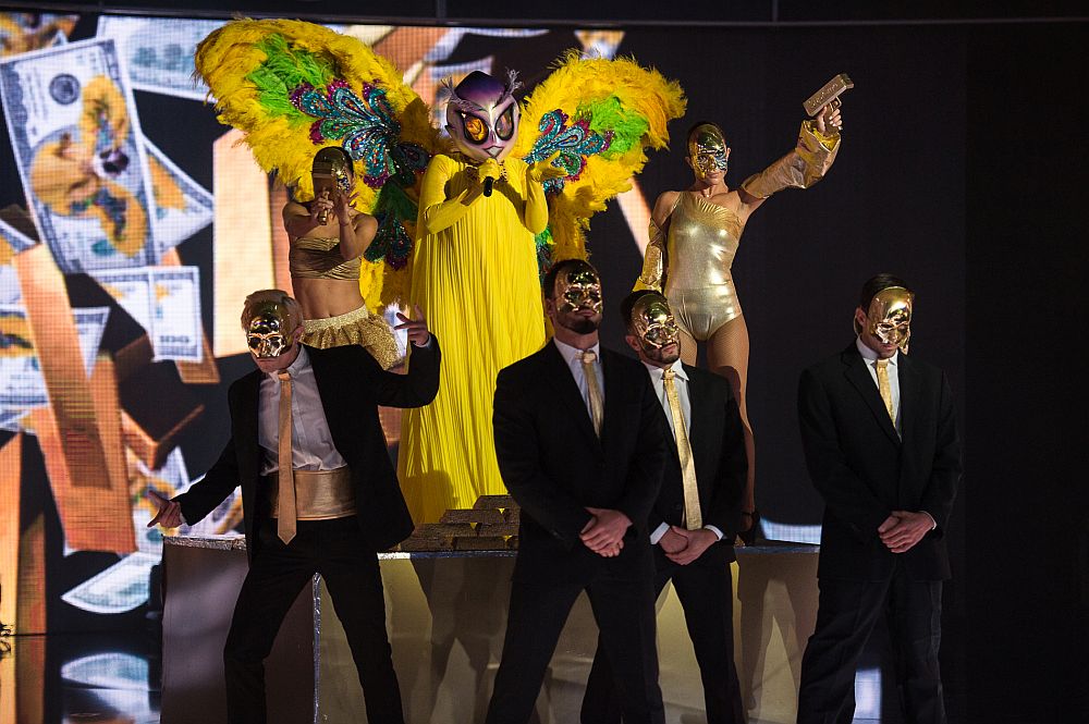 Маскираният певец